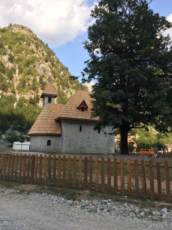 Bujtina Pllumi Theth Bed and Breakfast Exteriör bild