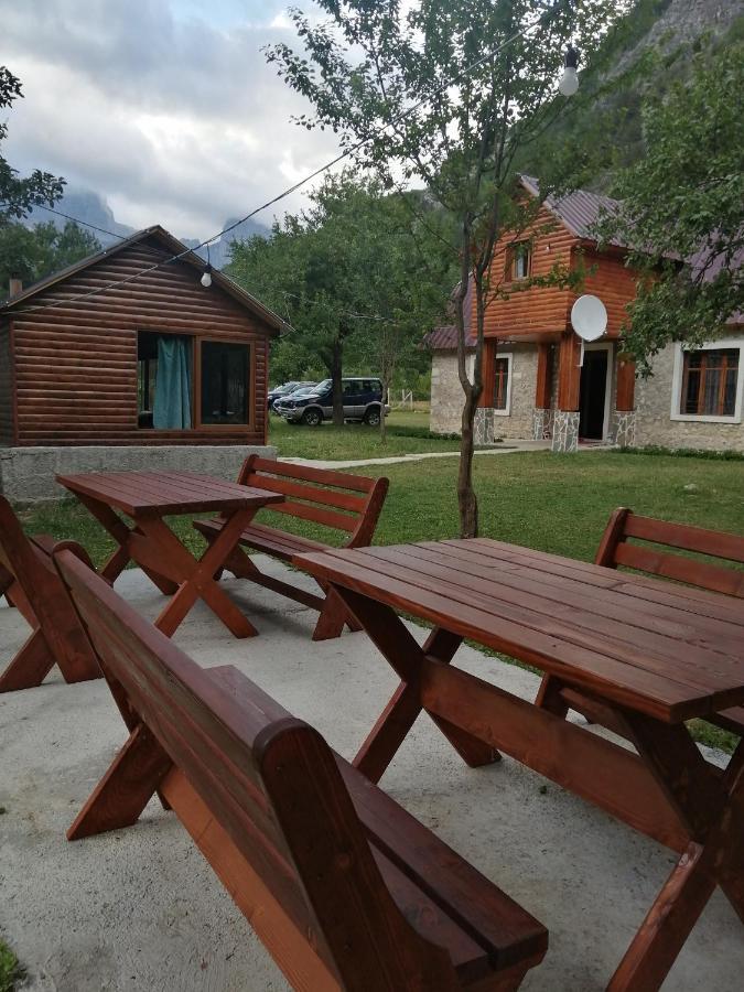 Bujtina Pllumi Theth Bed and Breakfast Exteriör bild