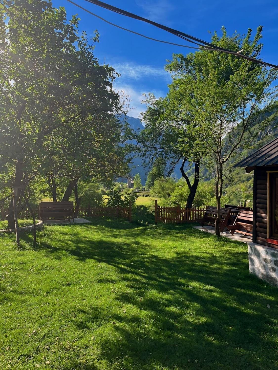 Bujtina Pllumi Theth Bed and Breakfast Exteriör bild